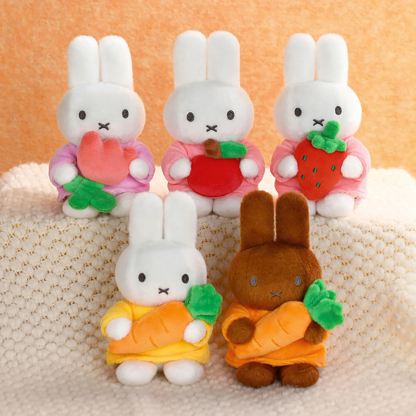 VIPO x Miffy Hug Series - Melanie Plush Pendant