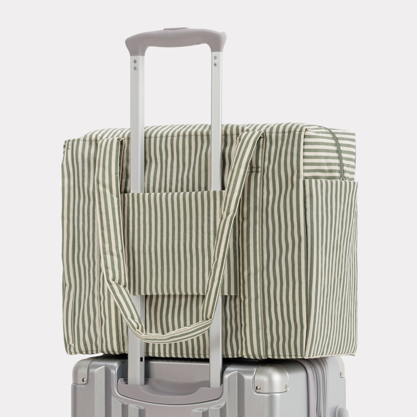 Baggu Small Cloud Carry-on - Sage Stripe