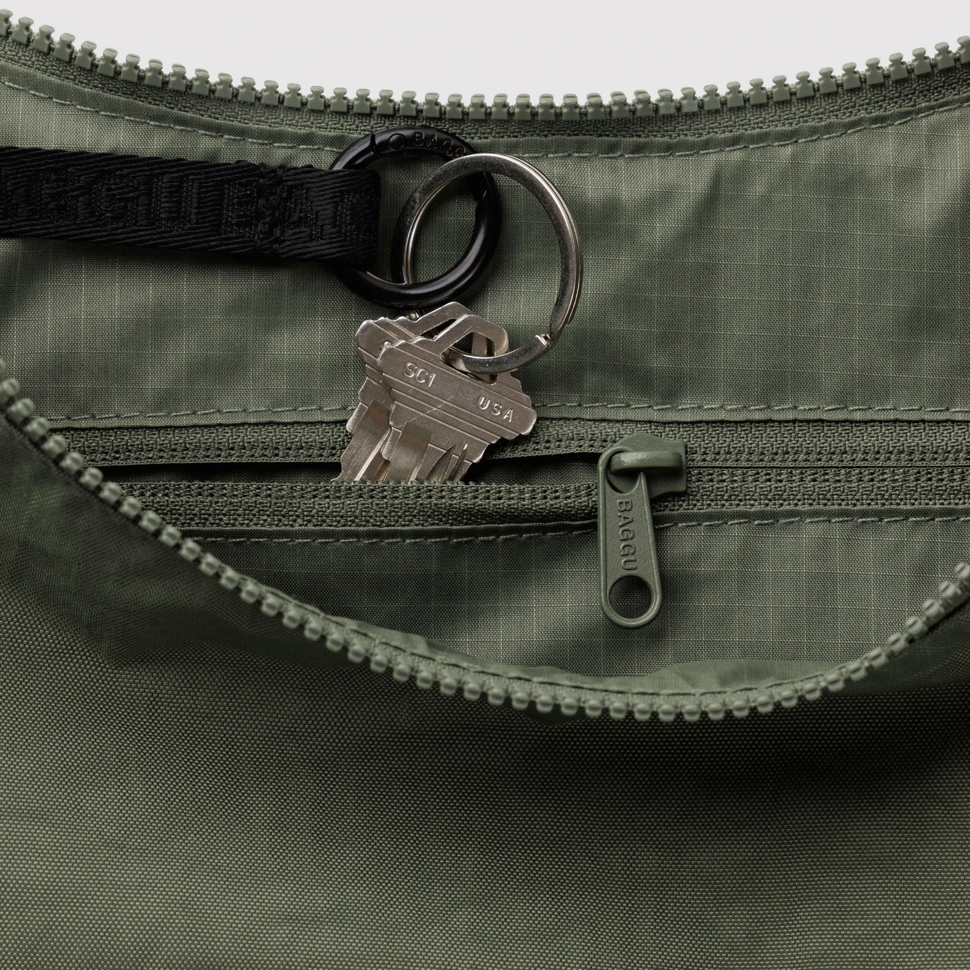 Baggu Medium Nylon Crescent Bag - Caper