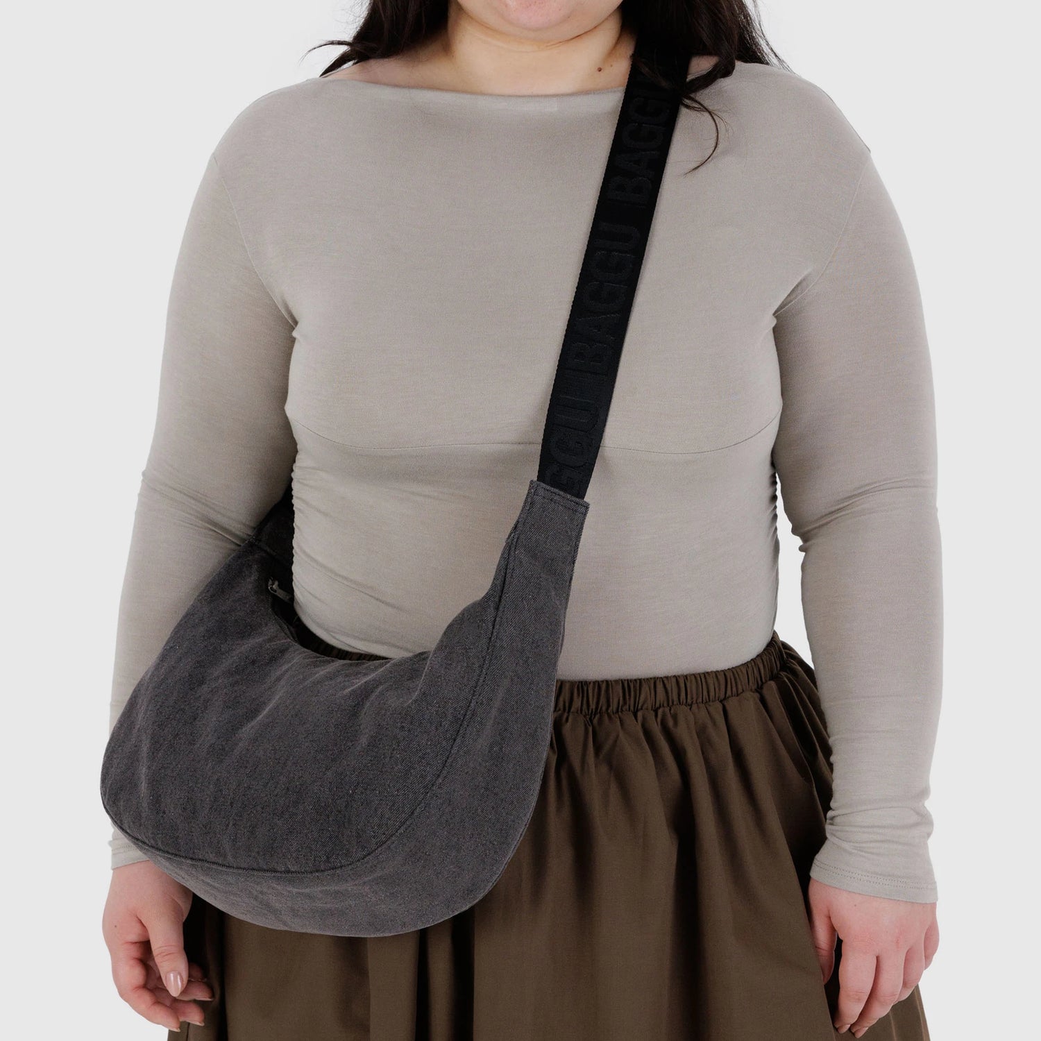 Baggu Medium Crescent Bag - Washed Denim