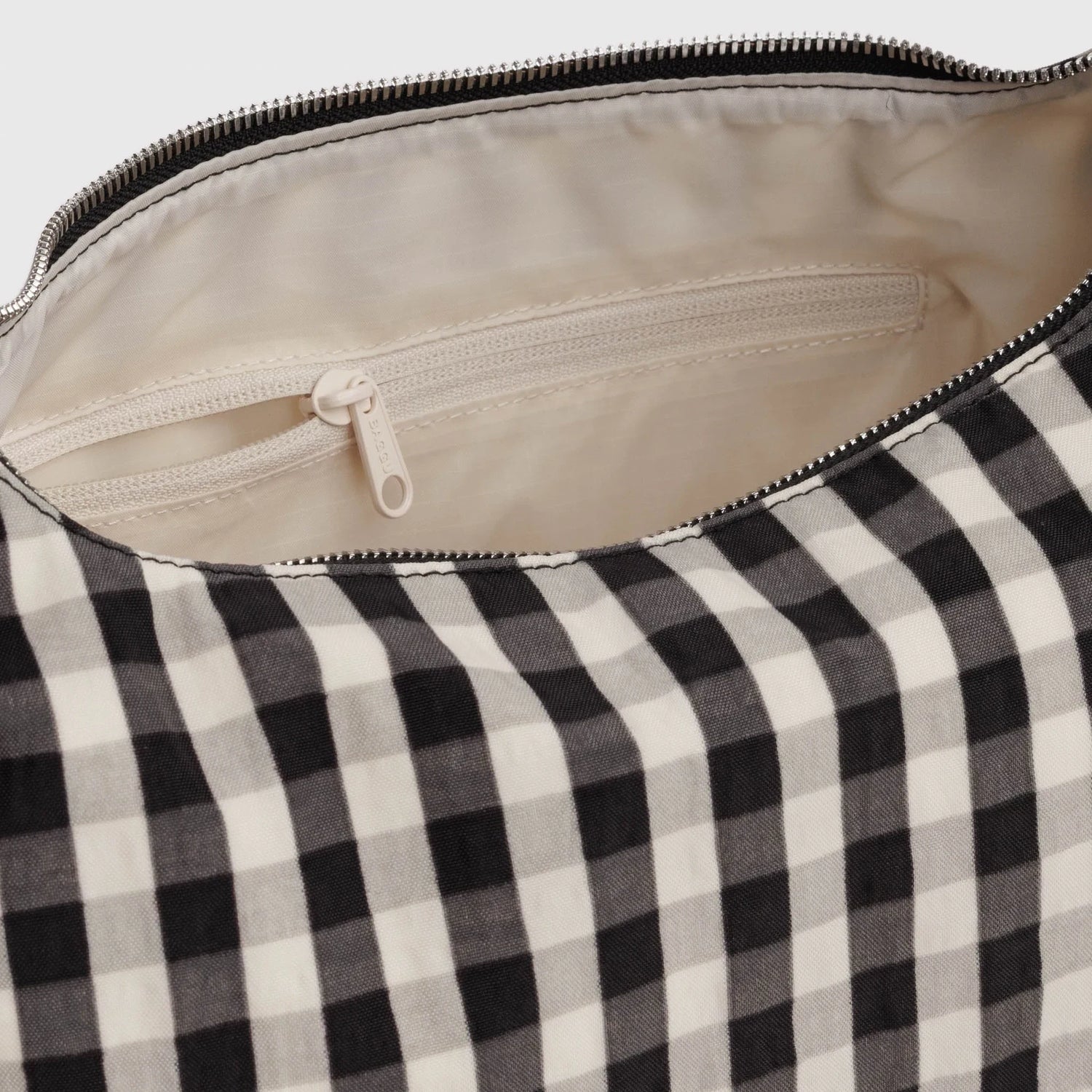 Gingham nylon bag interior with cream lining and zip closure