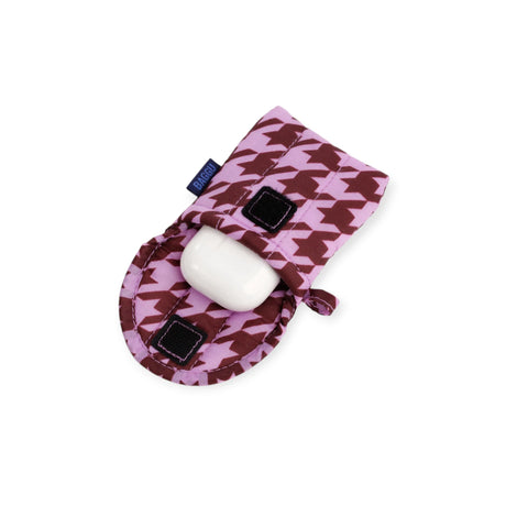 Puffy houndstooth earbuds case with white earbuds and black charging pads