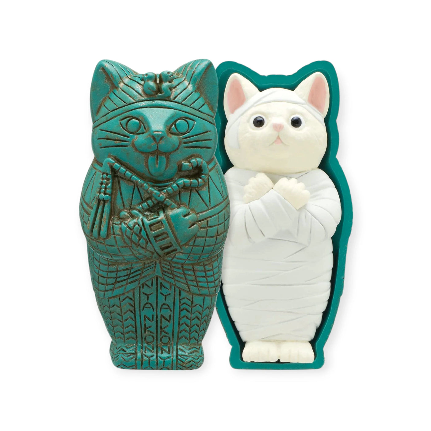 Within the Kitan Club's Mummy Cat Blind Box, you'll uncover two cat figurines: a Mummy Cat wrapped in white and a pharaoh embellished with green details.