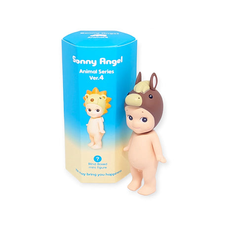 A collectible from the Sonny Angel Animal Version 4 Series, this enchanting figure showcases a Sonny Angel donning a horse hat and comes alongside its signature cylindrical box. Celebrating the Blind Box trend, it's an exciting discovery for enthusiasts and collectors alike.