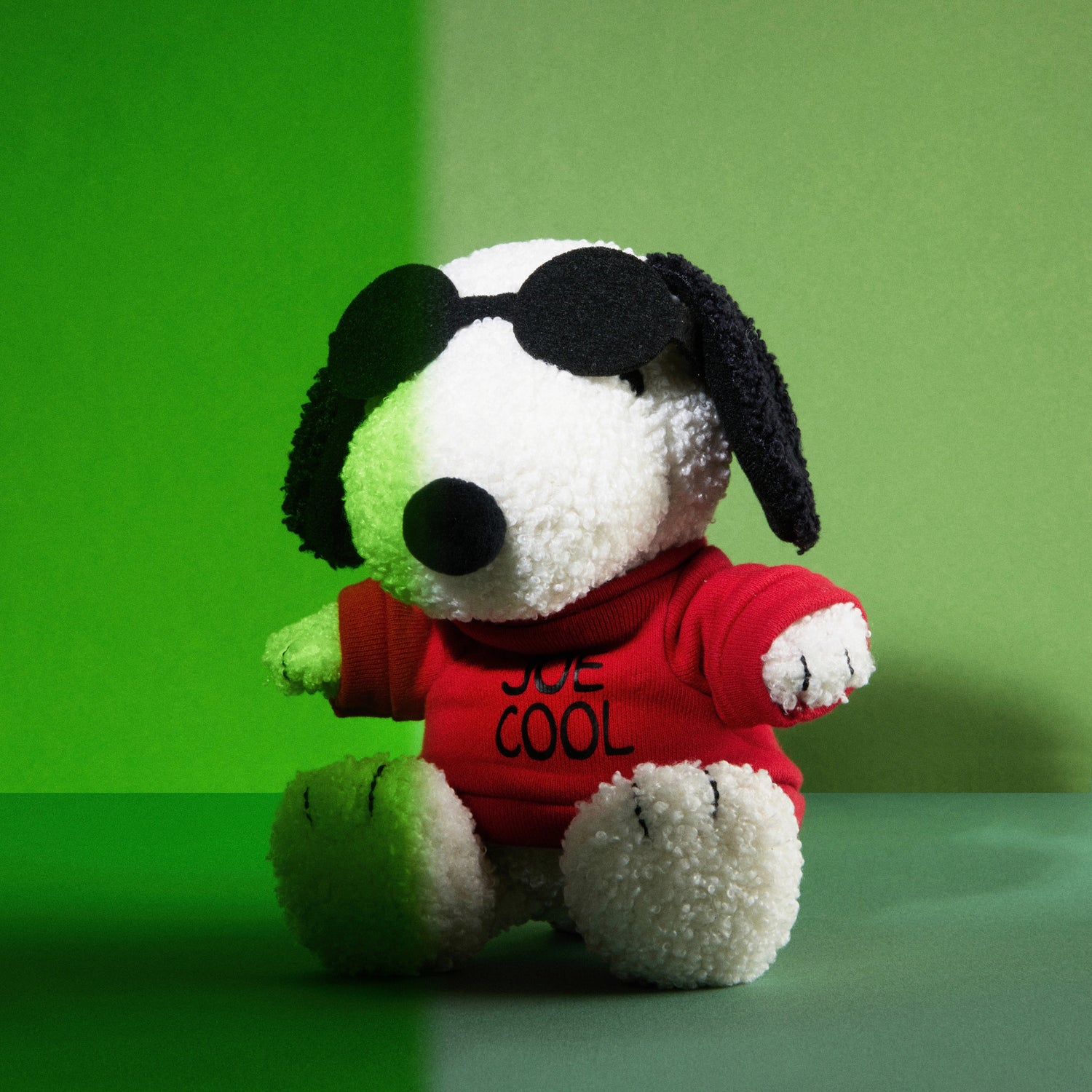 Snoopy Plush Joe Cool - 17cm – Blink Box Snoopy Plush Joe Cool - 17cm – Blink Box