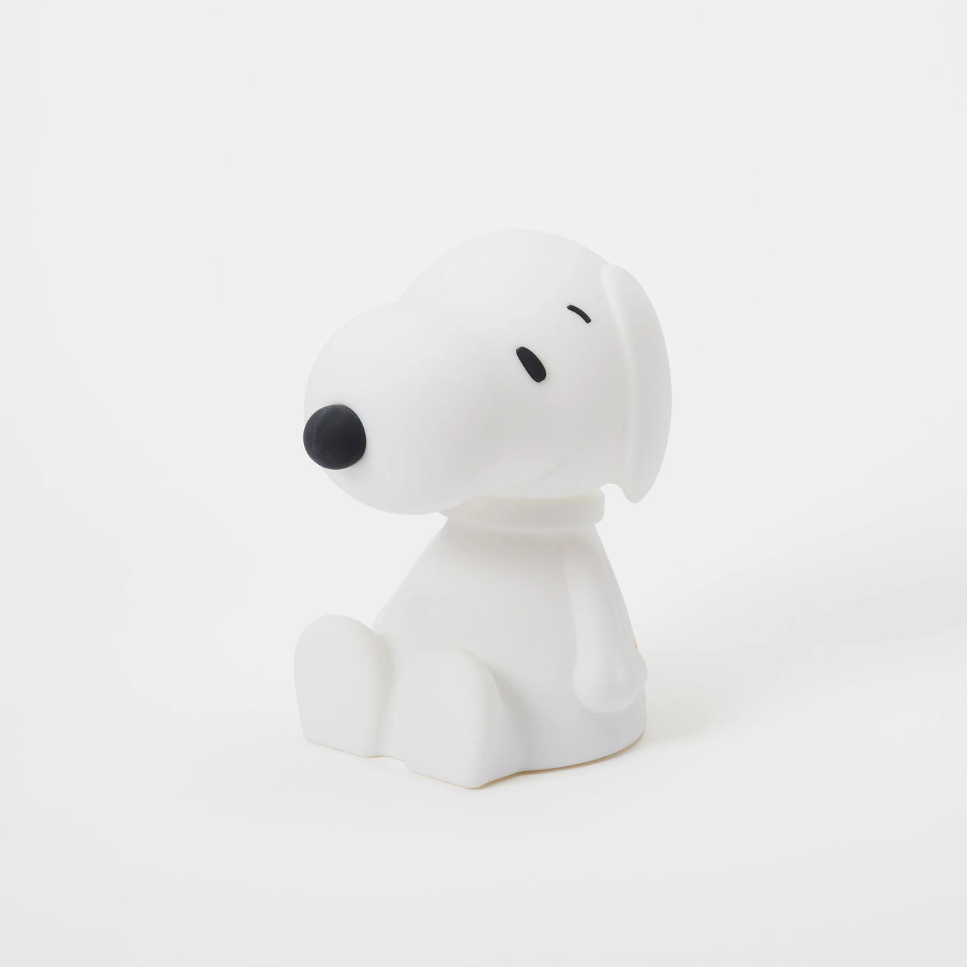 The Snoopy Night Light (11cm) features a white cartoon dog figurine with black ears and nose, set against a plain white background.