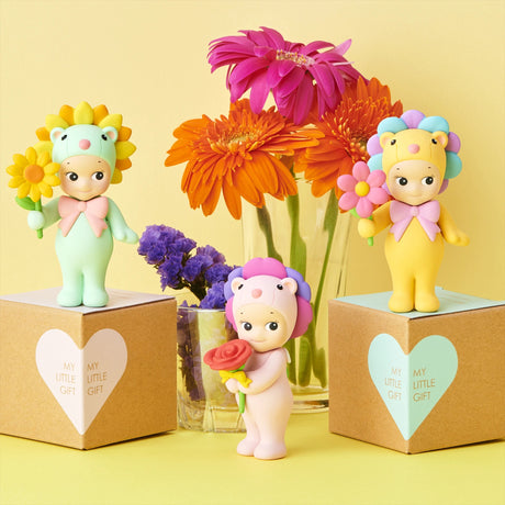 Mini flower gift toy figures on blocks, with four dolls and flower stems