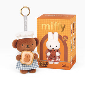 Plush keychain blind box with brown bear and bunny-themed bakery character accessories.